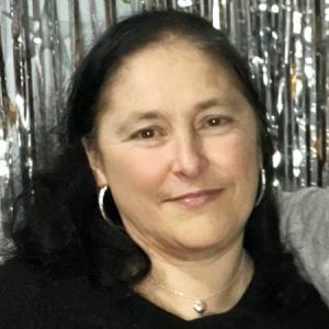 Maria Queiroz, Apoiante na Educação