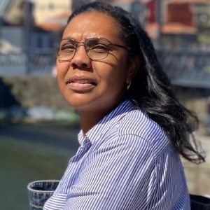 Valéria Santos, Apoiante na Educação